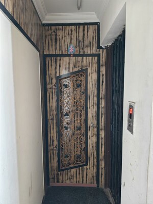 Lift in 2 BHK Apartment at Bandra West – for Rent