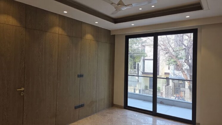 Room, dlf cyber city 4 Bedroom 300 Sq.Yd. Builder Floor In Dlf Cyber City Gurgaon 9889325