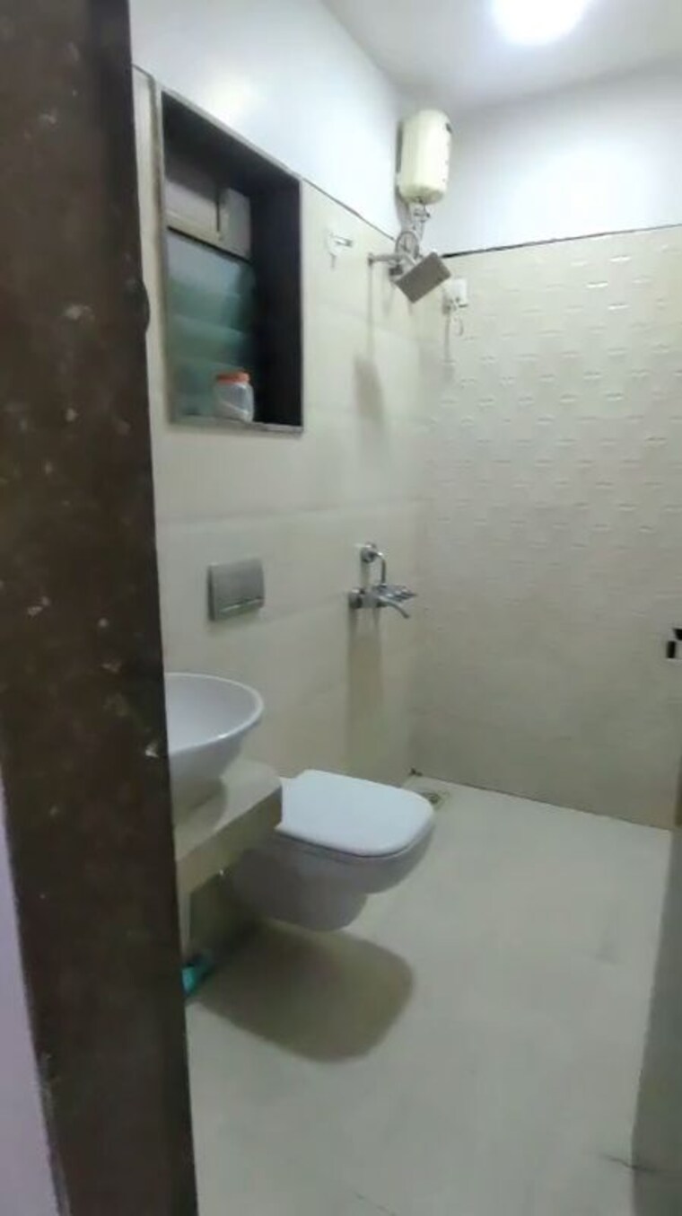 Bathroom, madhav-palacia 2 Bedroom 727 Sq.Ft. Apartment In Ghodbunder Road Thane 9918446