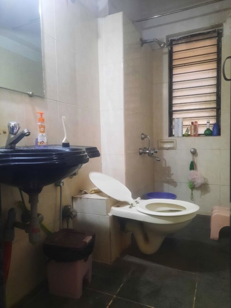 Attached Bathroom, k-raheja-raheja-nest 2 Bedroom 970 Sq.Ft. Apartment In Powai Mumbai 9918447