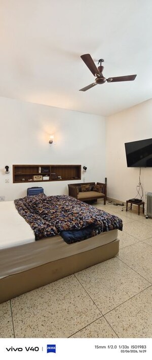 Bedroom in 2.5 BHK Apartment at Defence Colony – for Rent