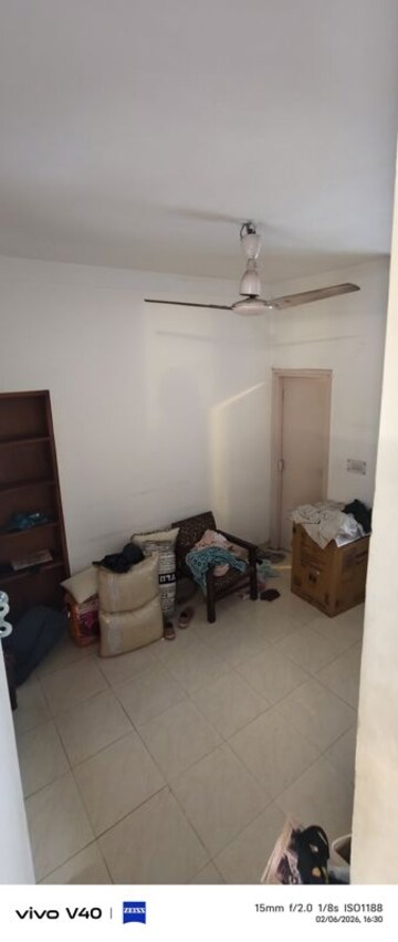 Living Room in 2.5 BHK Apartment at Defence Colony – for Rent