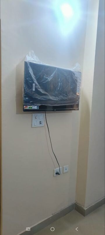 Furnished Amenities in 1 BHK Apartment at Express Zenith, Sector 77 – for Rent