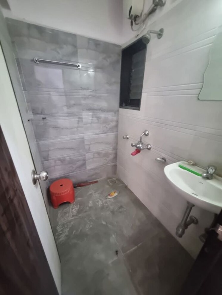 Bathroom, anand-chs-matunga 1 Bedroom 500 Sq.Ft. Apartment In Matunga East Mumbai 9918477