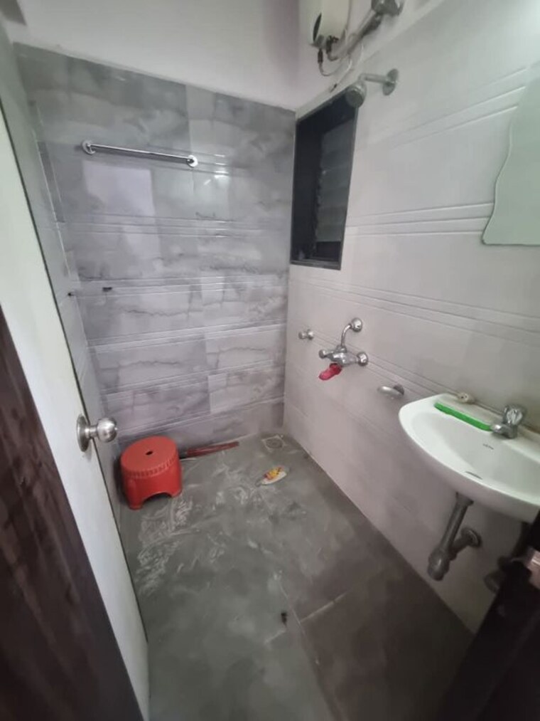 Bathroom, anand-chs-matunga 1 Bedroom 500 Sq.Ft. Apartment In Matunga East Mumbai 9918477