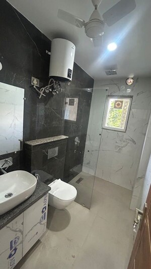 Master Bedroom in 1 BHK Builder Floor at Sector 40 – for Rent