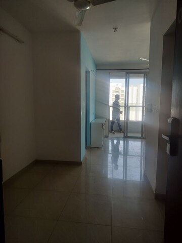 Room in 1.5 BHK Apartment at Amanora Future Towers, Hadapsar – for Sale