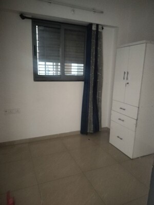 Room in 1.5 BHK Apartment at Amanora Future Towers, Hadapsar – for Sale