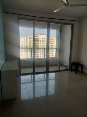 Room in 1.5 BHK Apartment at Amanora Future Towers, Hadapsar – for Sale