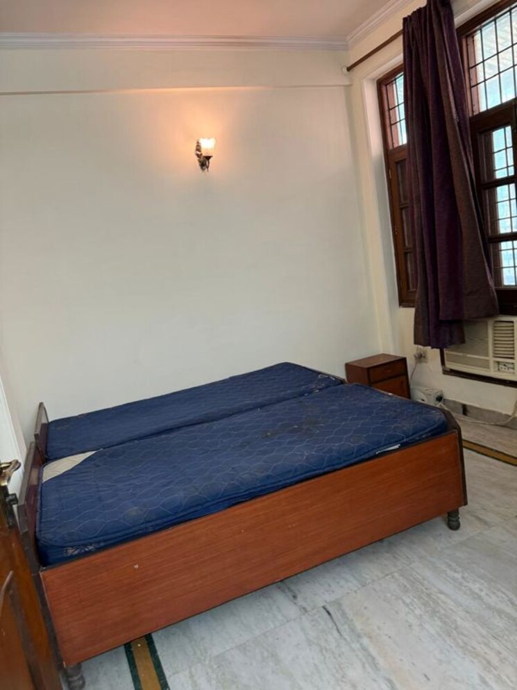 Bedroom, sector 51 4 Bedroom 3000 Sq.Ft. Independent House In Sector 51 Noida 9918520