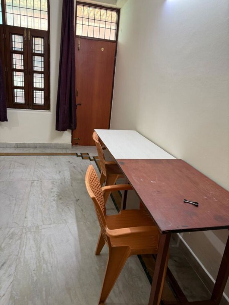 Bedroom, sector 51 4 Bedroom 3000 Sq.Ft. Independent House In Sector 51 Noida 9918520