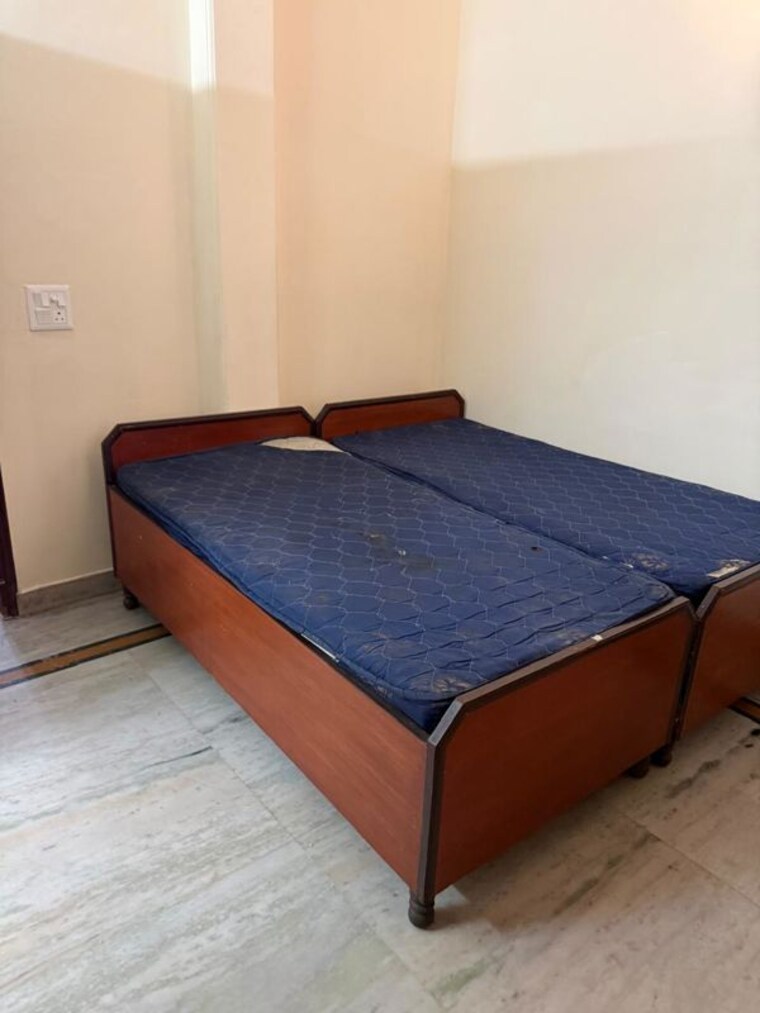 Bedroom, sector 51 4 Bedroom 3000 Sq.Ft. Independent House In Sector 51 Noida 9918520