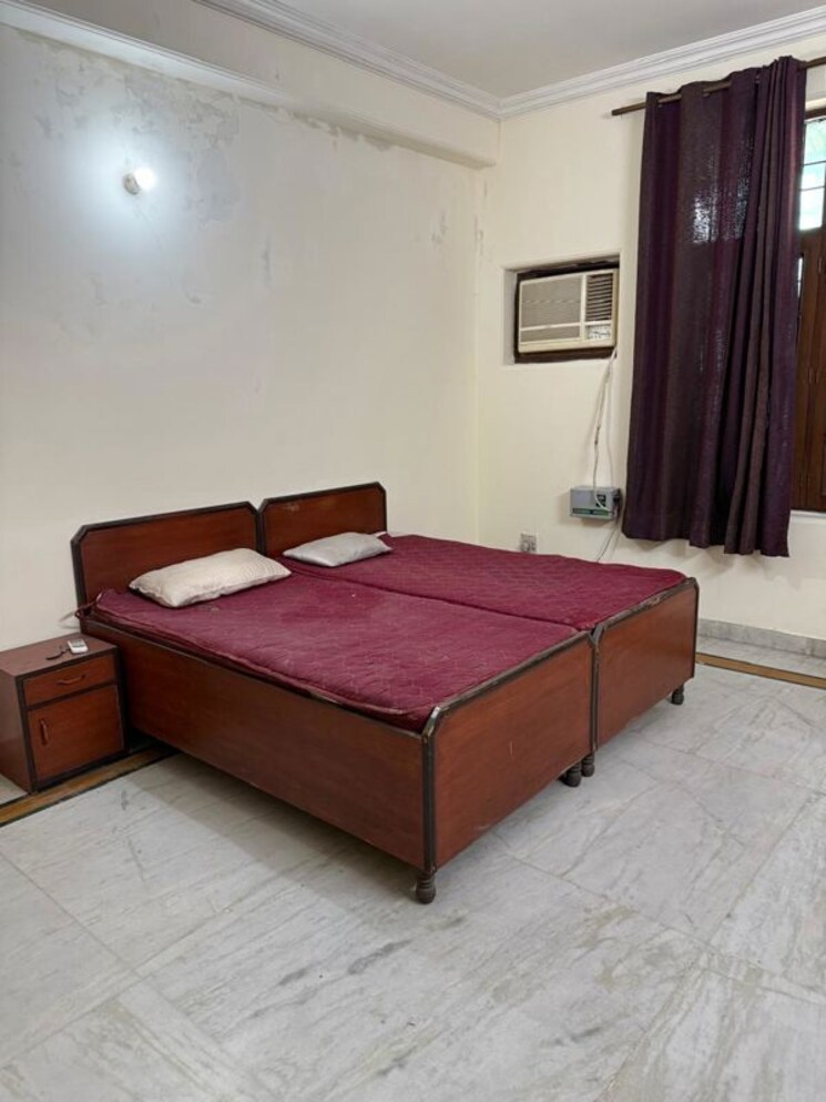 Bedroom, sector 51 4 Bedroom 3000 Sq.Ft. Independent House In Sector 51 Noida 9918520