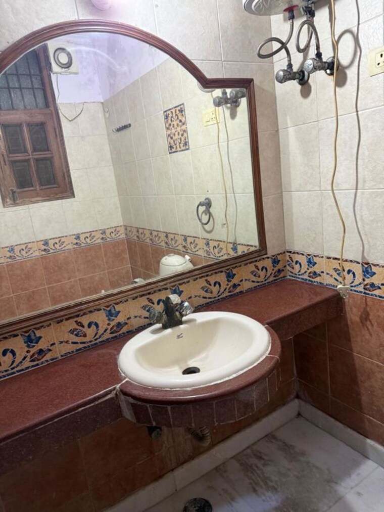 Bathroom, sector 51 4 Bedroom 3000 Sq.Ft. Independent House In Sector 51 Noida 9918520