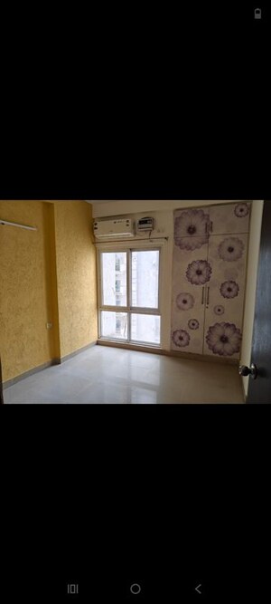 Room in 2.5 BHK Apartment at Antriksh Golf View, Sector 78 – for Rent