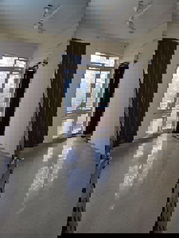 3 BHK + Pooja Room,Extra Room 1960 Sq.Ft. Builder Floor in Unitech Woodstock Floors