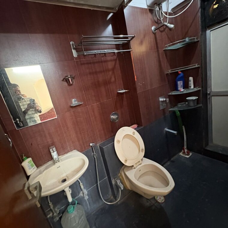 Bathroom, bhakti-heights-tilak-nagar 3 Bedroom 1050 Sq.Ft. Apartment In Tilak Nagar Mumbai 9918544