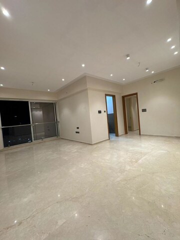 Room in 3.5 BHK Apartment at Marathon Monte South, Byculla West – for Rent