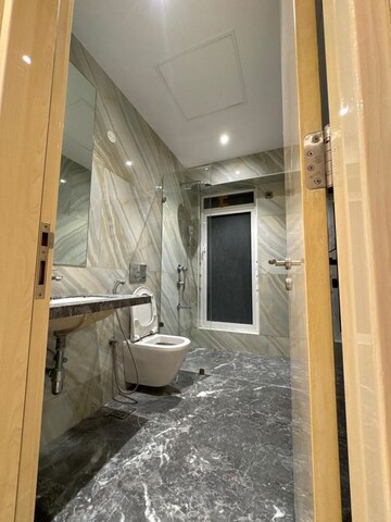 Bathroom in 3.5 BHK Apartment at Marathon Monte South, Byculla West – for Rent