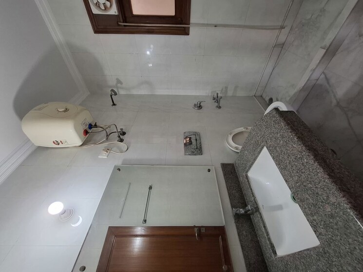 Bathroom, nehru enclave 4 Bedroom 1800 Sq.Ft. Builder Floor In Nehru Enclave Delhi 9918592