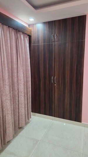 Bedroom in 3.5 BHK Apartment at Gomti Nagar – for Rent