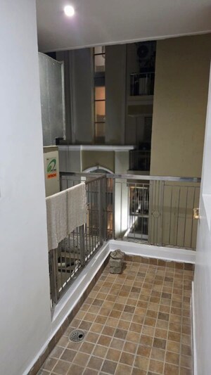 Kitchen in 3.5 BHK Apartment at Gomti Nagar – for Rent