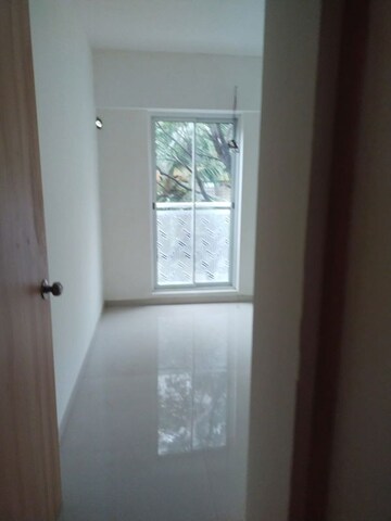 Room in 2 BHK Apartment at Ghatkopar East – for Rent