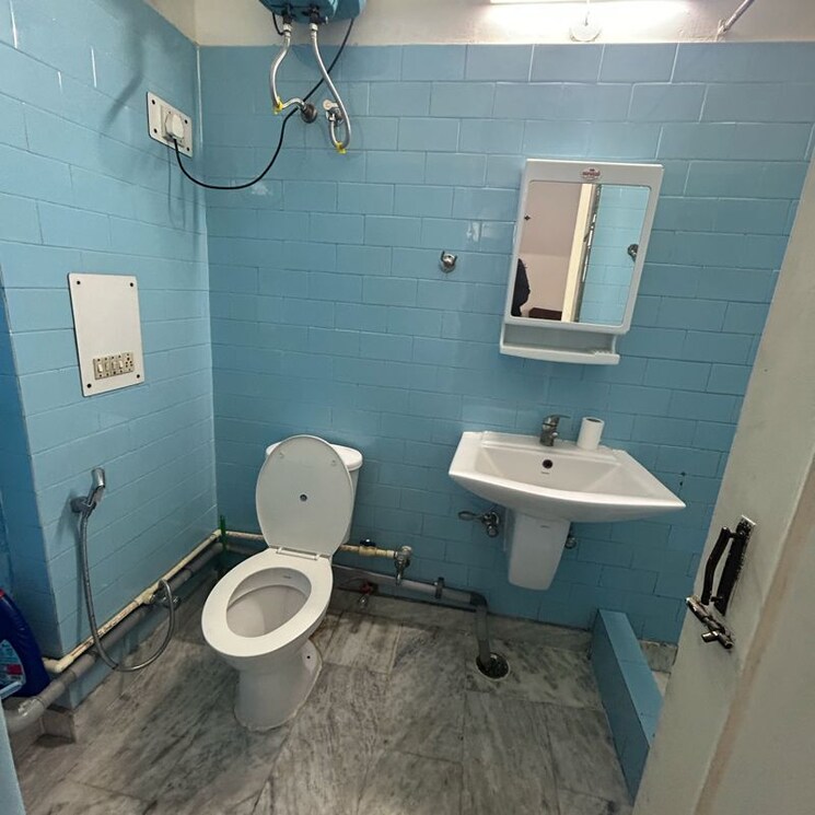Bathroom, south extension i 1 Bedroom 450 Sq.Ft. Builder Floor In South Extension I Delhi 9918671