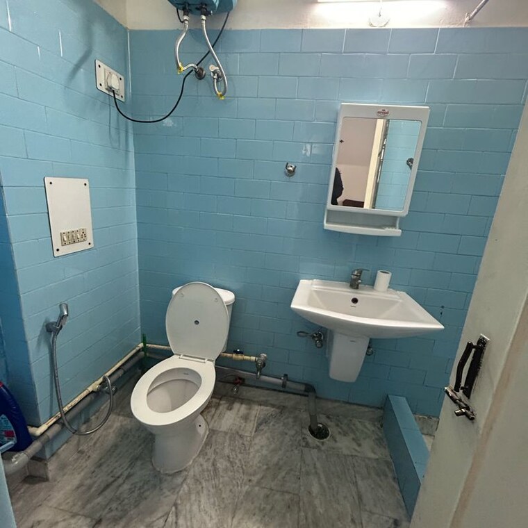 Bathroom, south extension i 1 Bedroom 450 Sq.Ft. Builder Floor In South Extension I Delhi 9918671