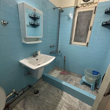 Team Area in 1 BHK Builder Floor at South Extension I – for Rent