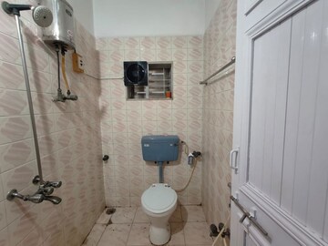 Bathroom in 2 BHK Apartment at Evershine CHS Malad, Malad West – for Rent