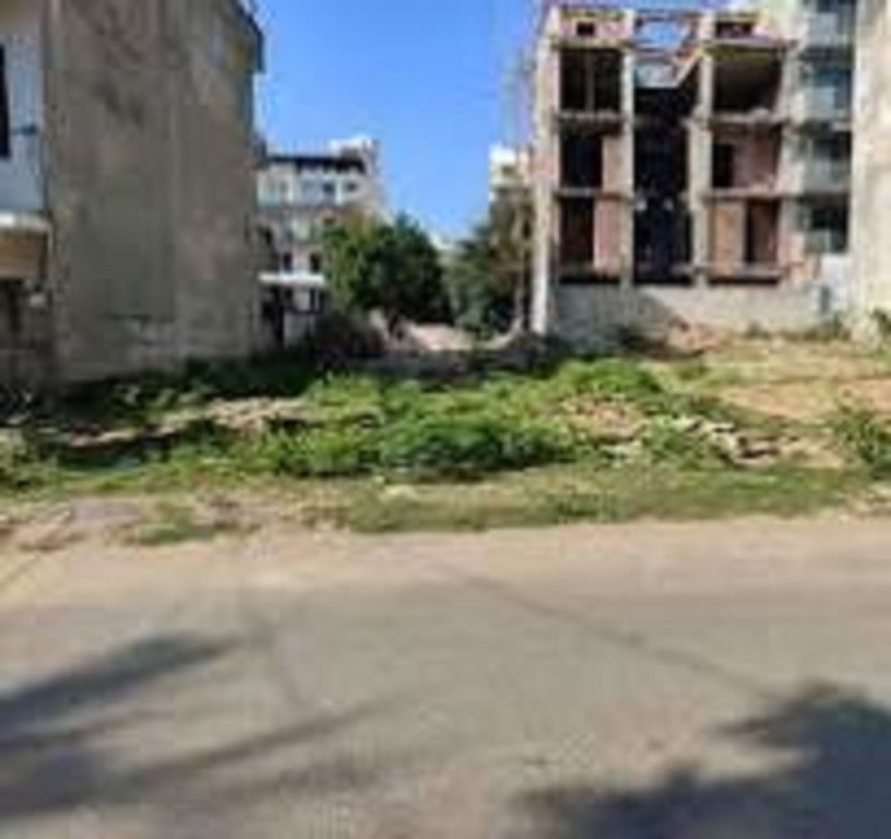 Plot For Sale in DLF Phase I
