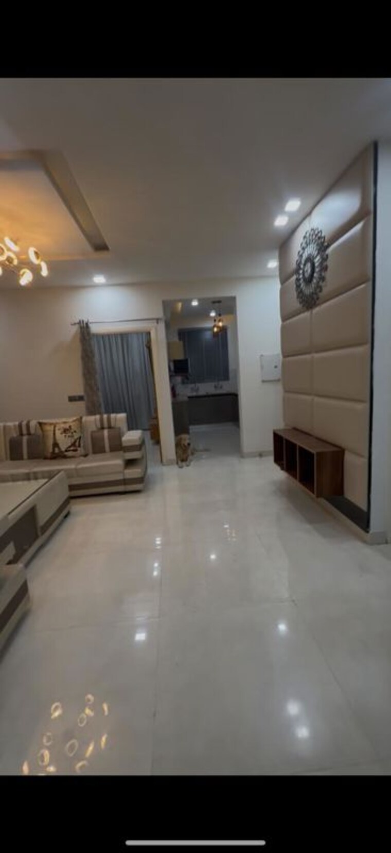 Room, international airport road 3 Bedroom 2200 Sq.Ft. Apartment In International Airport Road Zirakpur 9918684