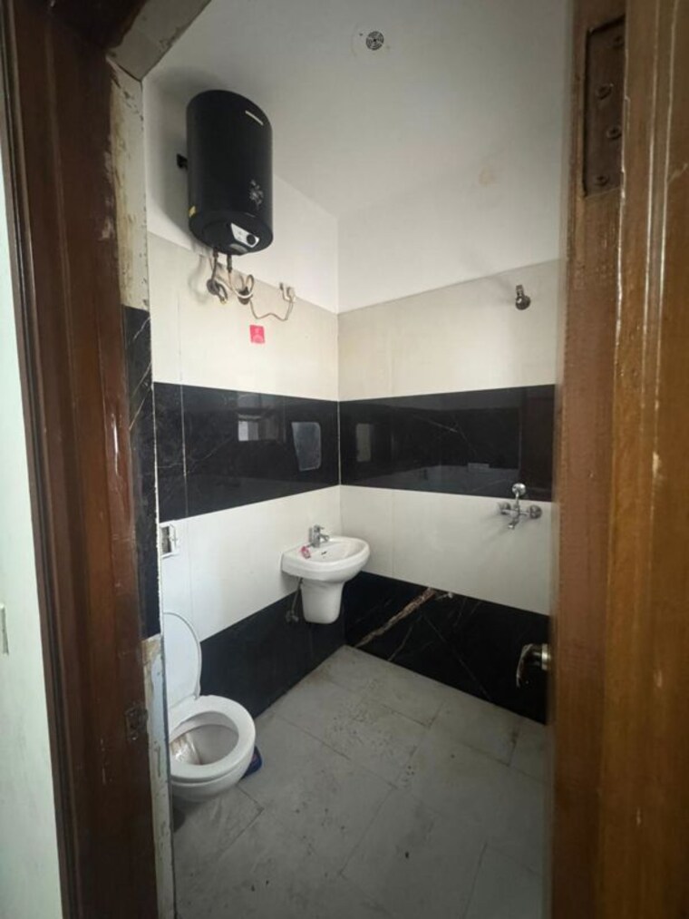Bathroom, penta-homes 2 Bedroom 1300 Sq.Ft. Apartment In Vip Road Zirakpur 9918704