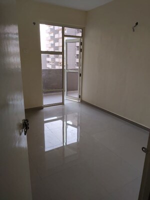 Room in 2 BHK Apartment at Pyramid Pride, Sector 76 – for Rent