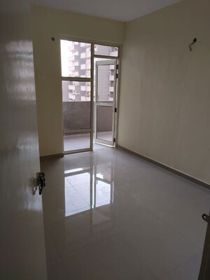 Room in 2 BHK Apartment at Pyramid Pride, Sector 76 – for Rent