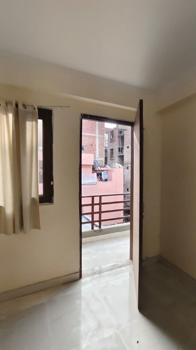 Room, new ashok nagar 2 Bedroom 600 Sq.Ft. Builder Floor In New Ashok Nagar Delhi 9918733