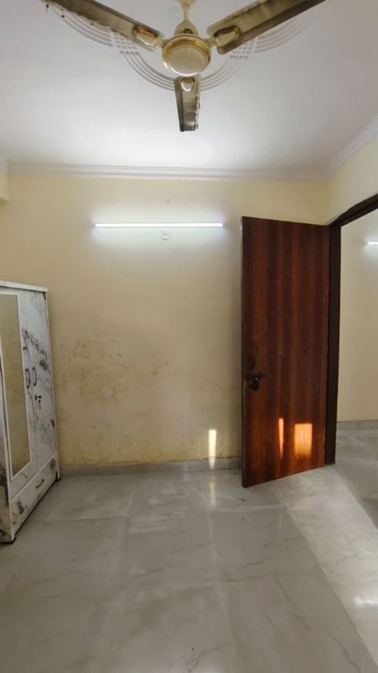 Room, new ashok nagar 1 RK 300 Sq.Ft. Builder Floor In New Ashok Nagar Delhi 9918737