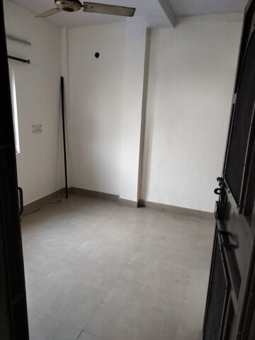 Room in 3 BHK Apartment at Sector 6 Dwarka – for Rent