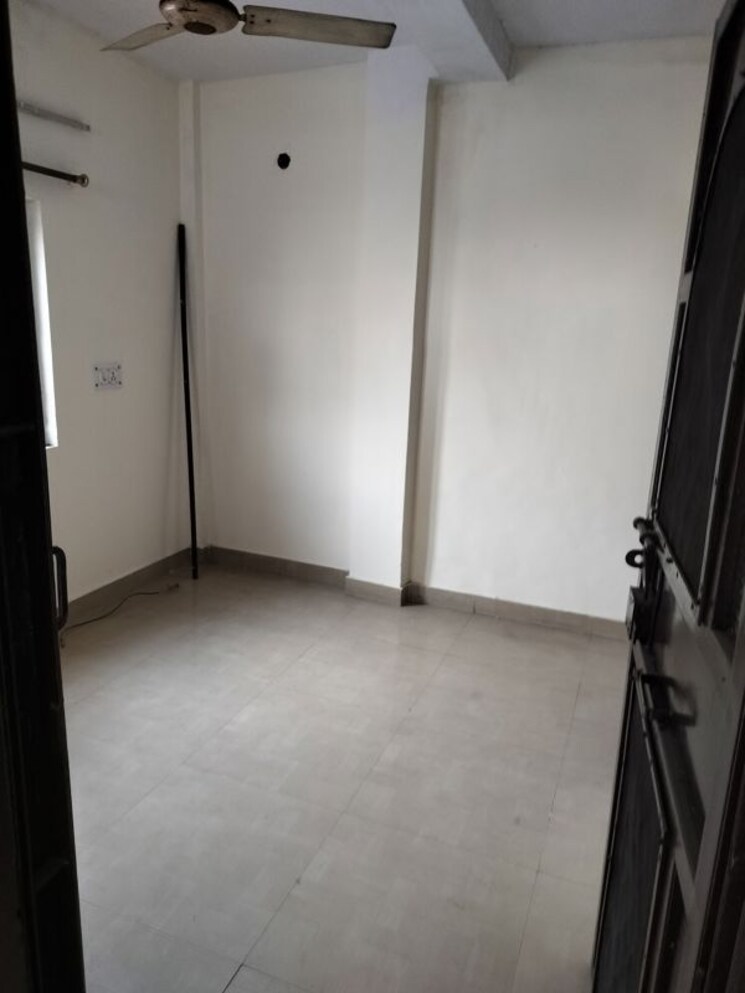 Room, sector 6 dwarka 3 Bedroom 1550 Sq.Ft. Apartment In Sector 6 Dwarka Delhi 9918753