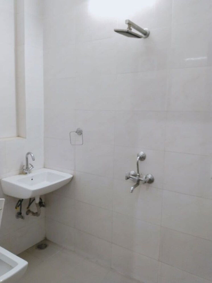 Bathroom, global-arcade 2 Bedroom 1200 Sq.Ft. Builder Floor In Sector 42 Gurgaon 9918756