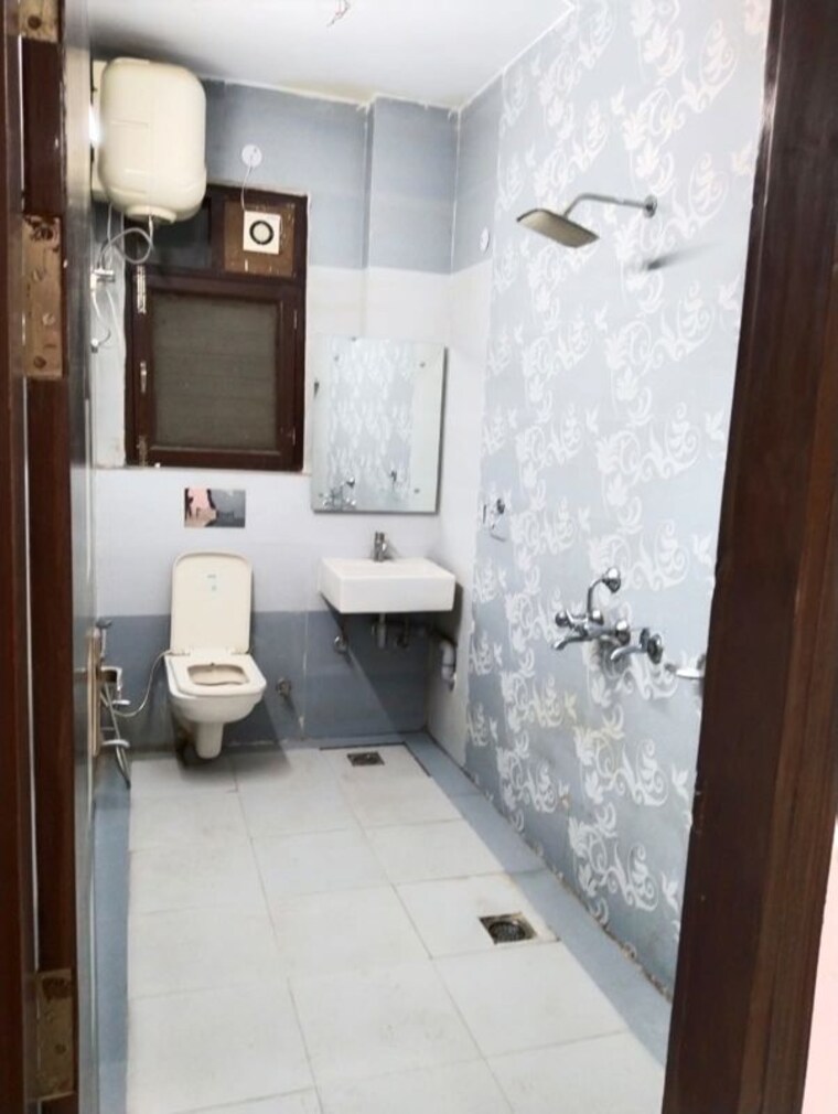 Bathroom, global-arcade 2 Bedroom 1200 Sq.Ft. Builder Floor In Sector 42 Gurgaon 9918756