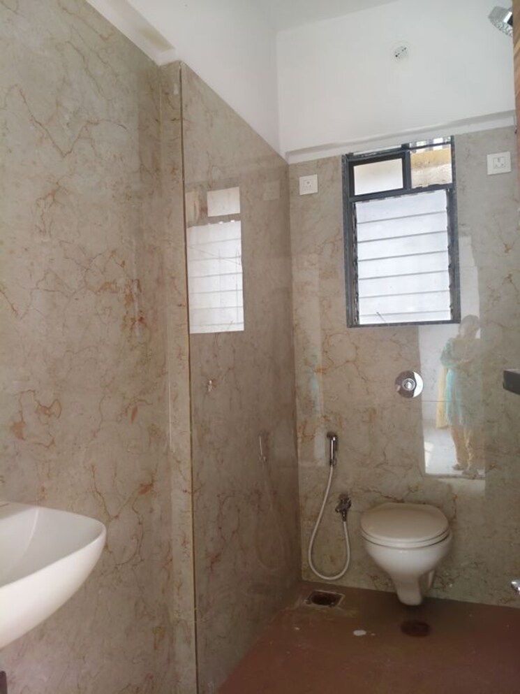Bathroom, madhuban-avenue-chs 1 Bedroom 400 Sq.Ft. Apartment In Goregaon West Mumbai 9918761