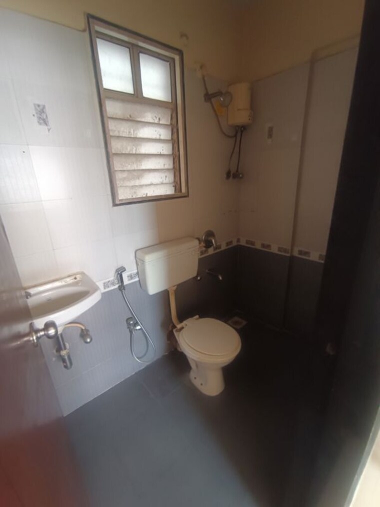 Bathroom, new-bhoomi-park 1 Bedroom 650 Sq.Ft. Apartment In Malad West Mumbai 9918783