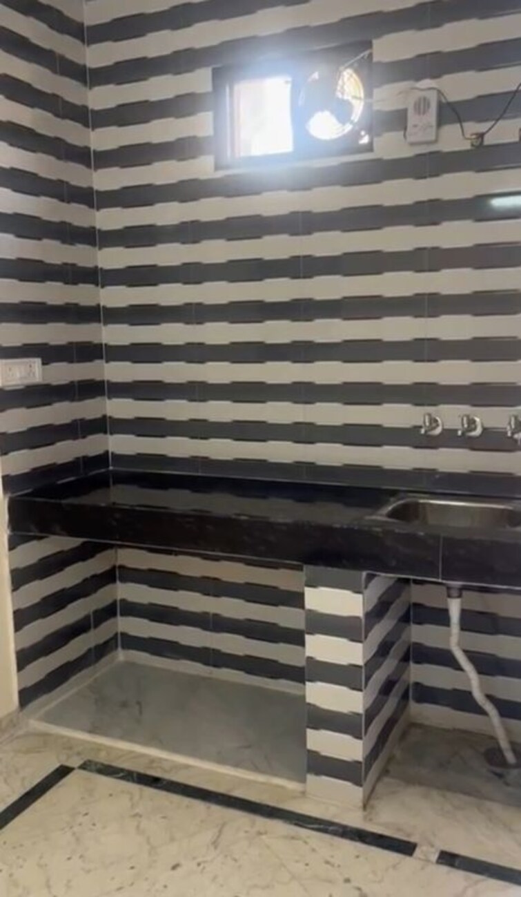 undefined, patel nagar 1 Bedroom 400 Sq.Ft. Builder Floor In Patel Nagar Delhi 9918792