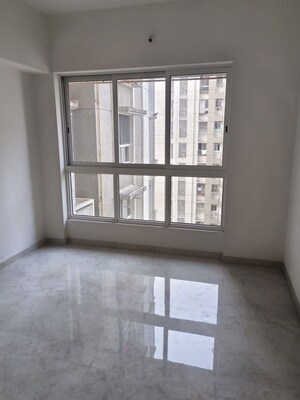 Room in 2 BHK Apartment at Lodha Amara, Kolshet Road – for Rent