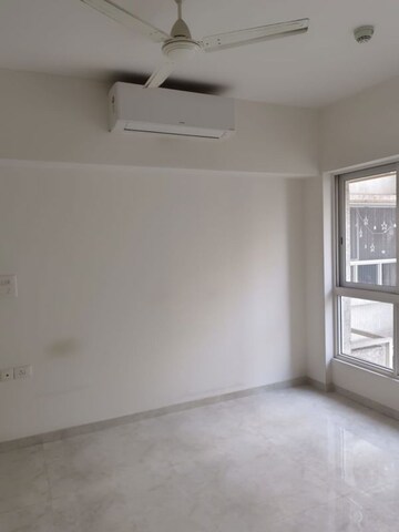 Room in 2 BHK Apartment at Lodha Amara, Kolshet Road – for Rent