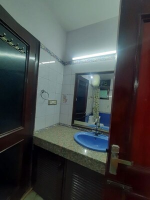 Bathroom in 2.5 BHK Villa at Sector 49 – for Rent
