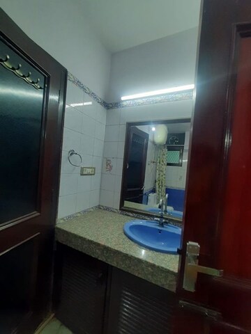 Bathroom in 2.5 BHK Villa at Sector 49 – for Rent