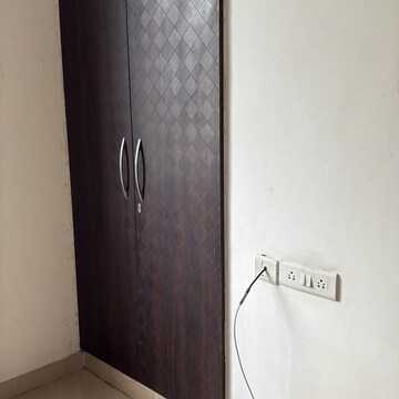 Bathroom in 3.5 BHK Apartment at Amrapali Heartbeat City, Sector 107 – for Rent